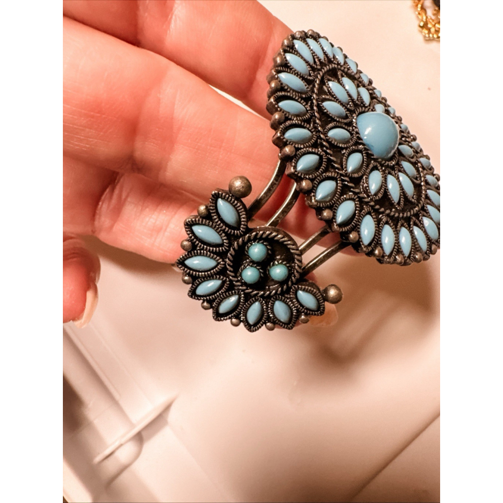 Avon Faux Turquoise Blue Flower Burst Cuff Bracelet - Picture 2 of 6